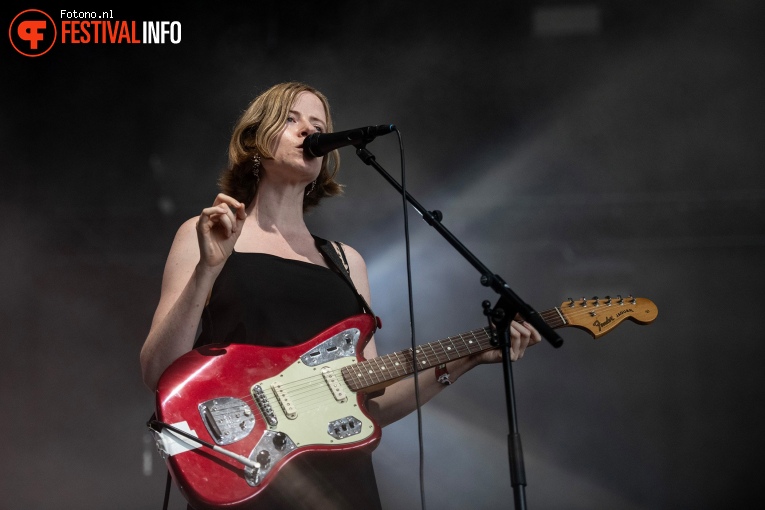 Amber Arcades op Lowlands 2023 - Zaterdag foto