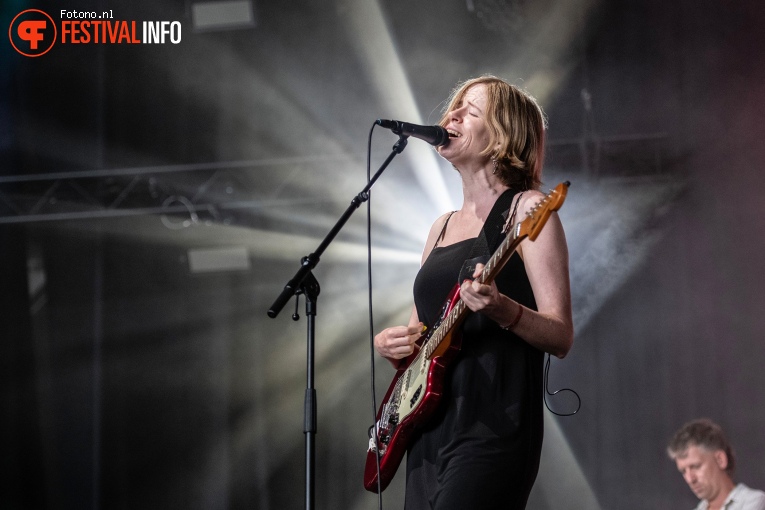 Amber Arcades op Lowlands 2023 - Zaterdag foto