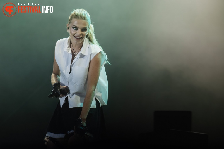 Davina Michelle op Strandfestival ZAND 2023 foto