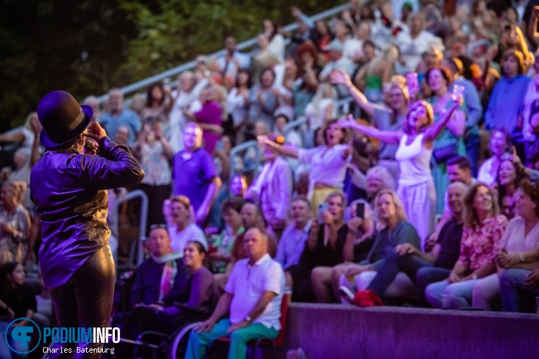 Ruth Jacott op Zuiderpark Live: Ruth Jacott - 19/08 - Zuiderparktheater foto