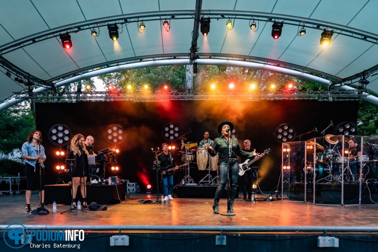 Ruth Jacott op Zuiderpark Live: Ruth Jacott - 19/08 - Zuiderparktheater foto