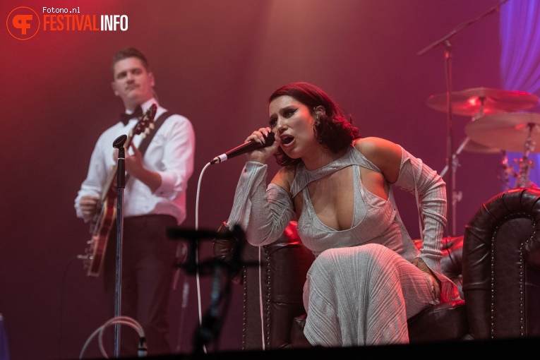 Raye op Lowlands 2023 - Zondag foto