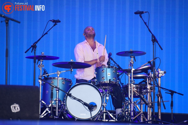 Bombay Bicycle Club op Lowlands 2023 - Zondag foto