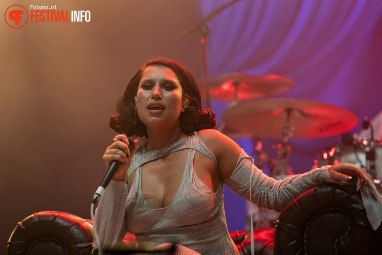 Raye op Lowlands 2023 - Zondag foto