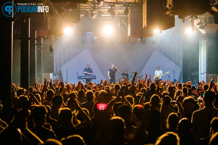Future Islands op Future Islands - 07/09 - Maassilo foto