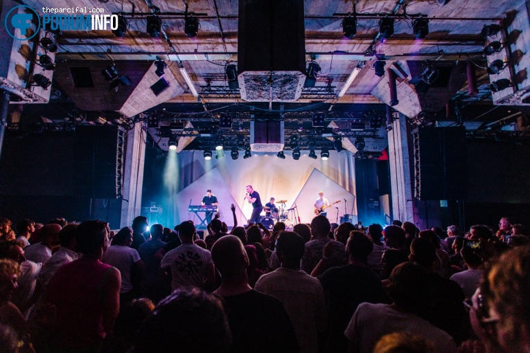 Future Islands op Future Islands - 07/09 - Maassilo foto