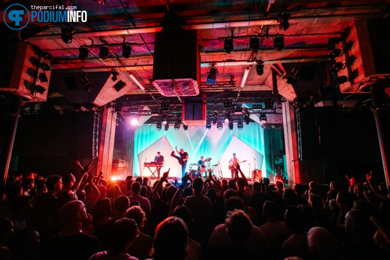 Future Islands op Future Islands - 07/09 - Maassilo foto