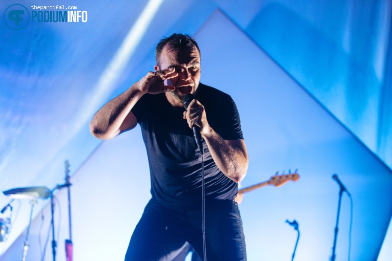 Future Islands op Future Islands - 07/09 - Maassilo foto