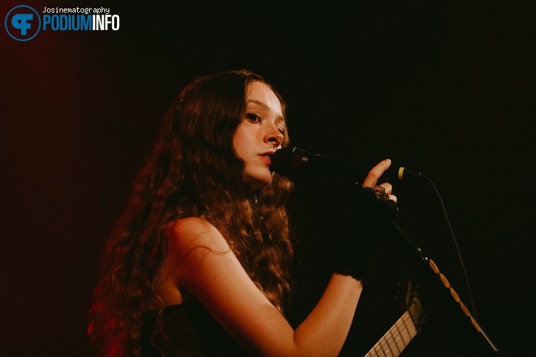 Holly Humberstone op Holly Humberstone - 20/09 - Melkweg foto
