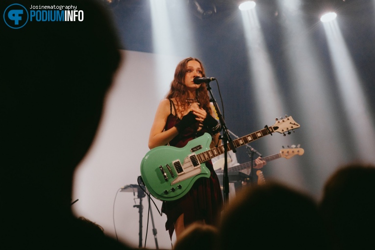 Holly Humberstone op Holly Humberstone - 20/09 - Melkweg foto