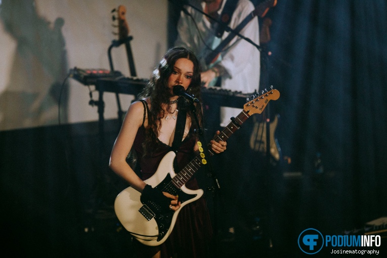 Holly Humberstone op Holly Humberstone - 20/09 - Melkweg foto