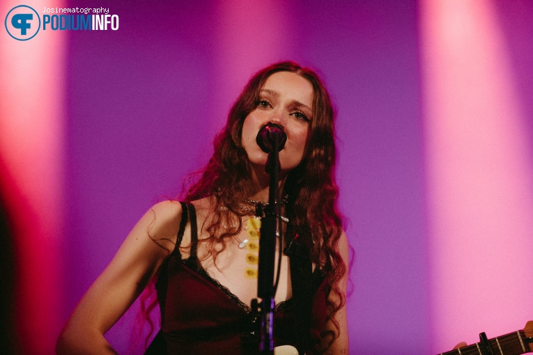 Holly Humberstone op Holly Humberstone - 20/09 - Melkweg foto