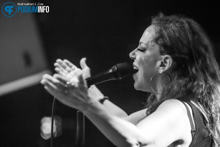 Bebel Gilberto op Bebel Gilberto - 03/10 - Melkweg foto