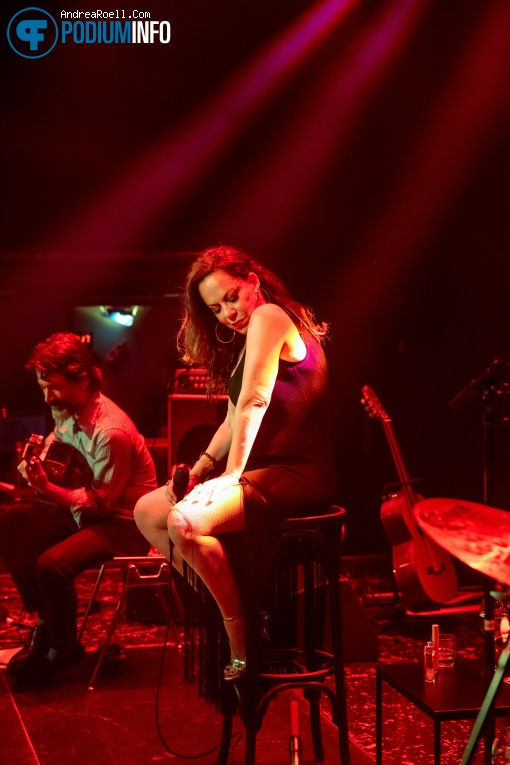 Bebel Gilberto op Bebel Gilberto - 03/10 - Melkweg foto