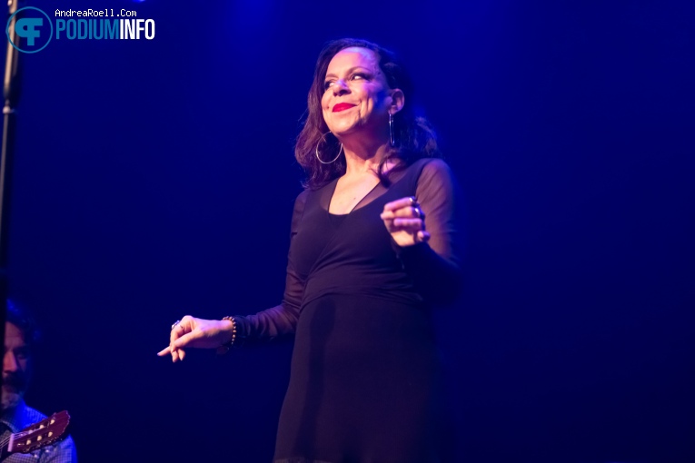 Bebel Gilberto op Bebel Gilberto - 03/10 - Melkweg foto