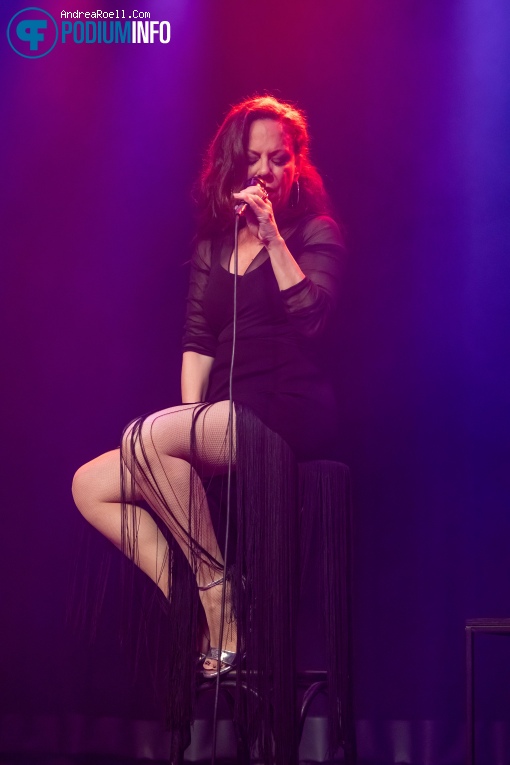 Bebel Gilberto op Bebel Gilberto - 03/10 - Melkweg foto