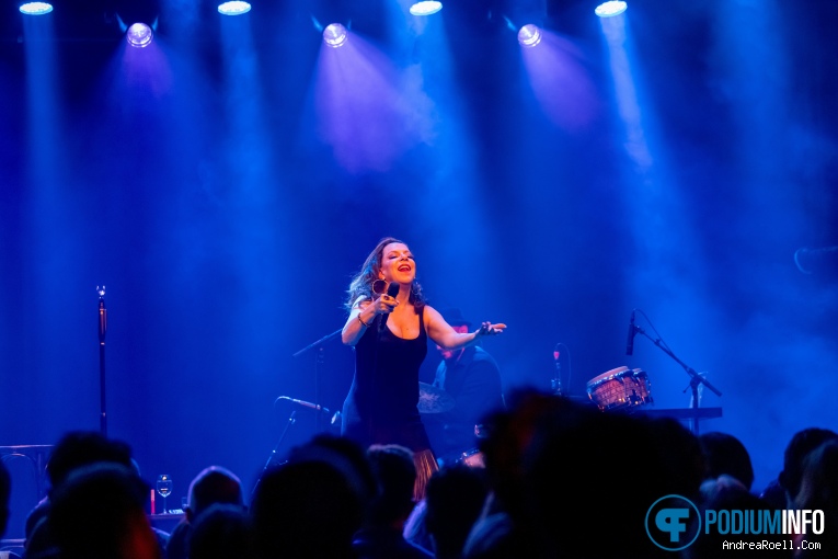 Bebel Gilberto op Bebel Gilberto - 03/10 - Melkweg foto