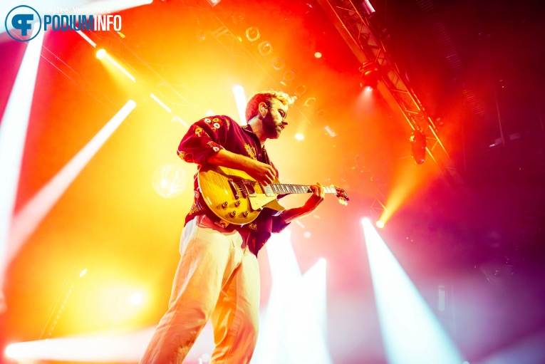 Young the Giant op Young the Giant - 10/10 - TivoliVredenburg foto
