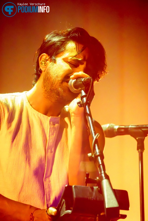 Young the Giant op Young the Giant - 10/10 - TivoliVredenburg foto
