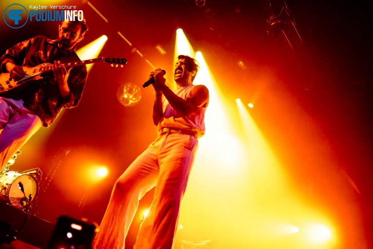 Young the Giant op Young the Giant - 10/10 - TivoliVredenburg foto