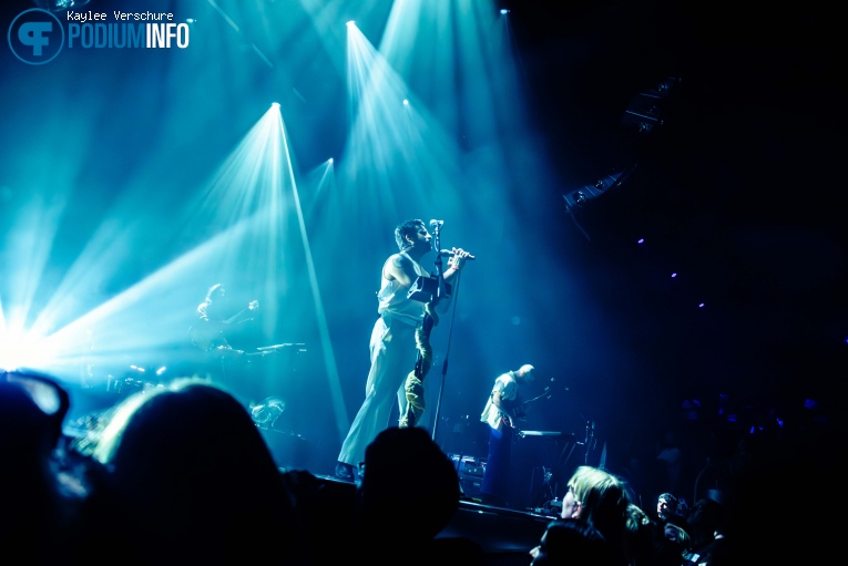 Young the Giant op Young the Giant - 10/10 - TivoliVredenburg foto