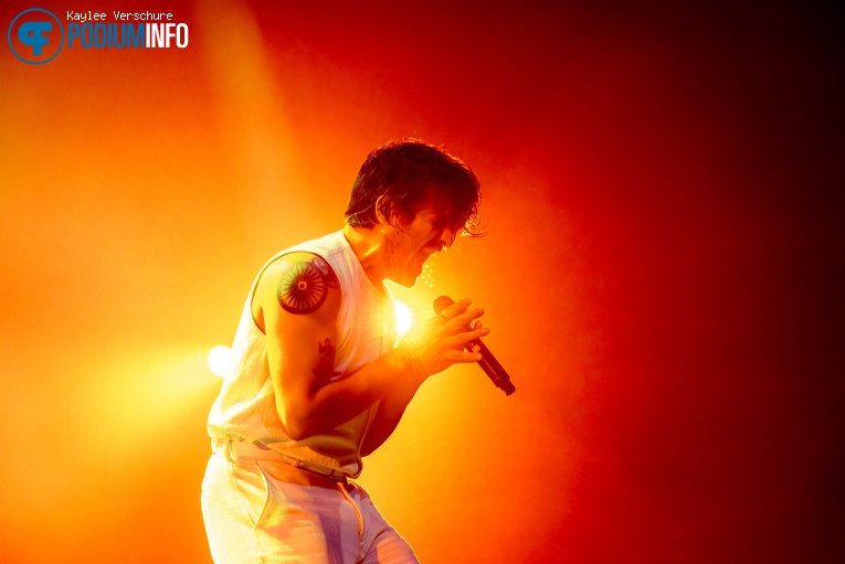 Young the Giant op Young the Giant - 10/10 - TivoliVredenburg foto