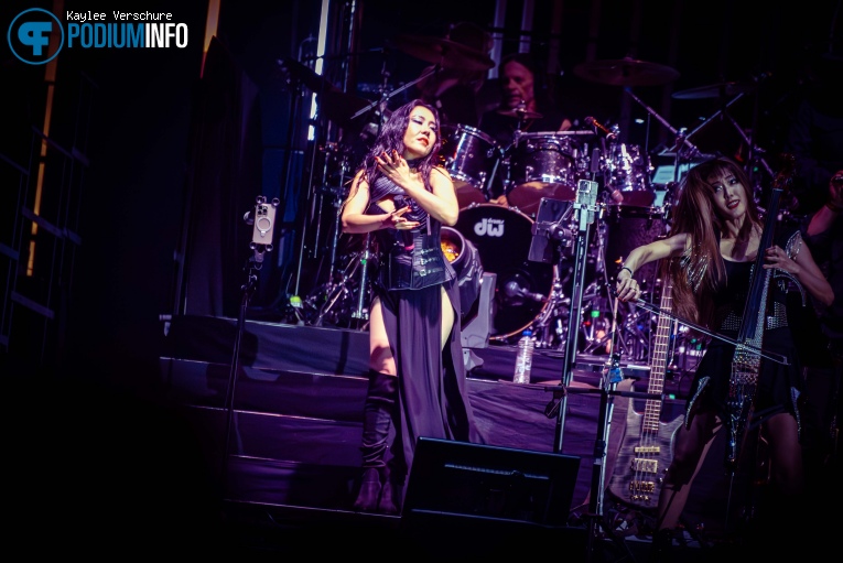 Two Steps From Hell op Two Steps From Hell - 05/10 - Ahoy foto