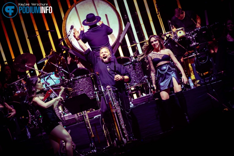 Two Steps From Hell op Two Steps From Hell - 05/10 - Ahoy foto