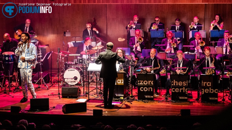 Jeangu Macrooy op Jeangu Macrooy & Jazz Orchestra Of The Concertgebouw - 26/10 - TivoliVredenburg foto