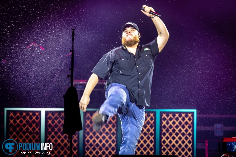 Luke Combs op Luke Combs - 07/10 - AFAS Live foto
