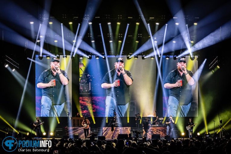 Luke Combs op Luke Combs - 07/10 - AFAS Live foto