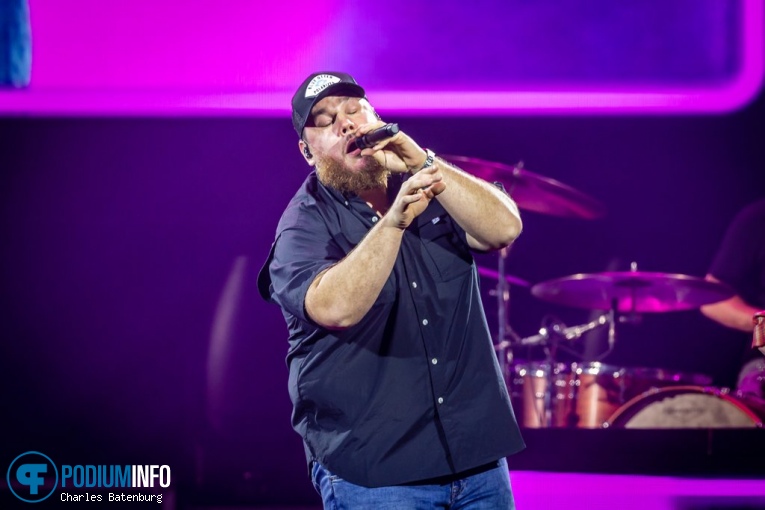 Luke Combs op Luke Combs - 07/10 - AFAS Live foto