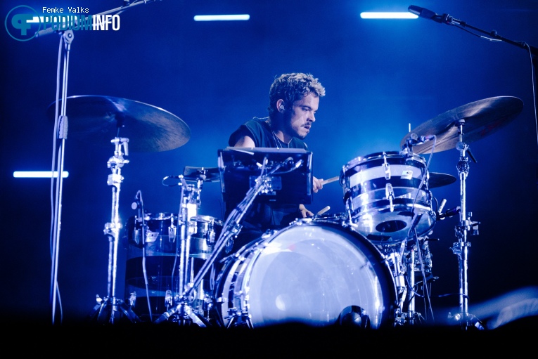 PVRIS op Fall Out Boy - 24/10 - AFAS Live foto