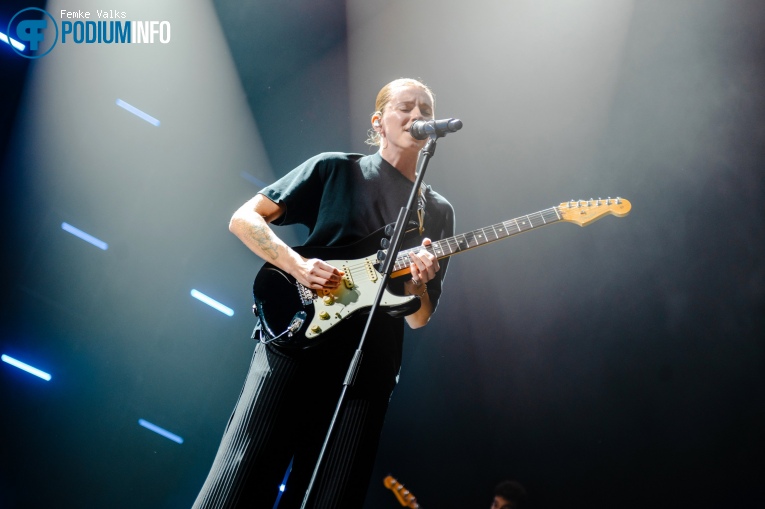 PVRIS op Fall Out Boy - 24/10 - AFAS Live foto