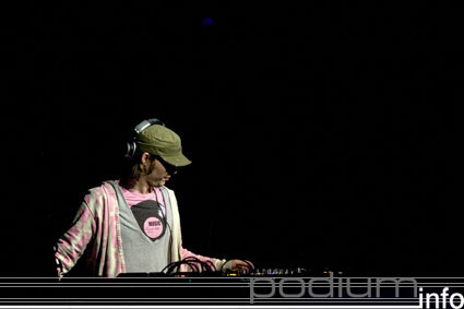 Giel Beelen (DJ Set) op DJ Tiësto - 4/12 - Mezz foto