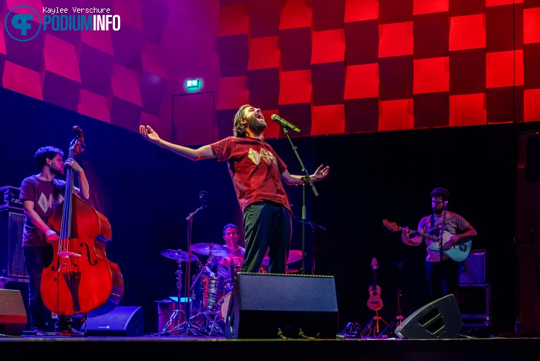 Salvador Sobral op Salvador Sobral - 08/11 - De Doelen foto
