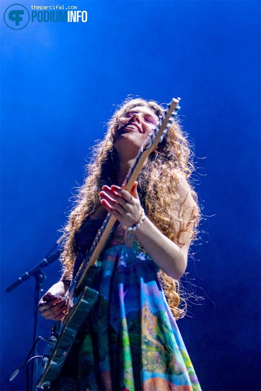 Hannah Wicklund op Greta van Fleet - 08/11 - Ziggo Dome foto