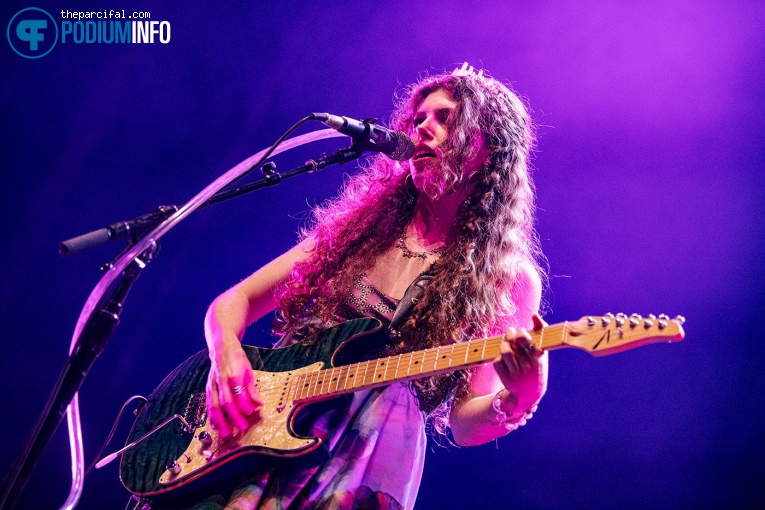 Hannah Wicklund op Greta van Fleet - 08/11 - Ziggo Dome foto