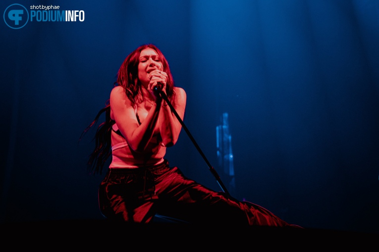 Leah Kate op Anne-Marie - 14/11 - AFAS Live foto