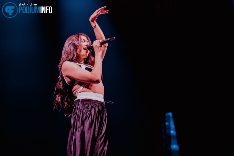 Leah Kate op Anne-Marie - 14/11 - AFAS Live foto