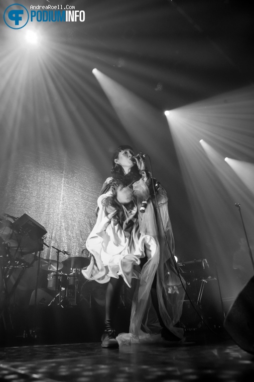 Little Dragon op Little Dragon - 21/11 - Melkweg foto