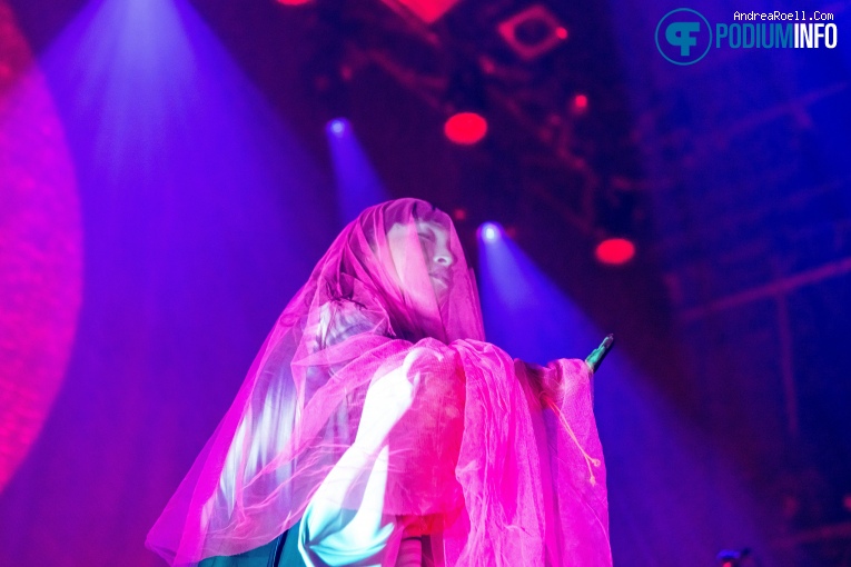 Little Dragon op Little Dragon - 21/11 - Melkweg foto