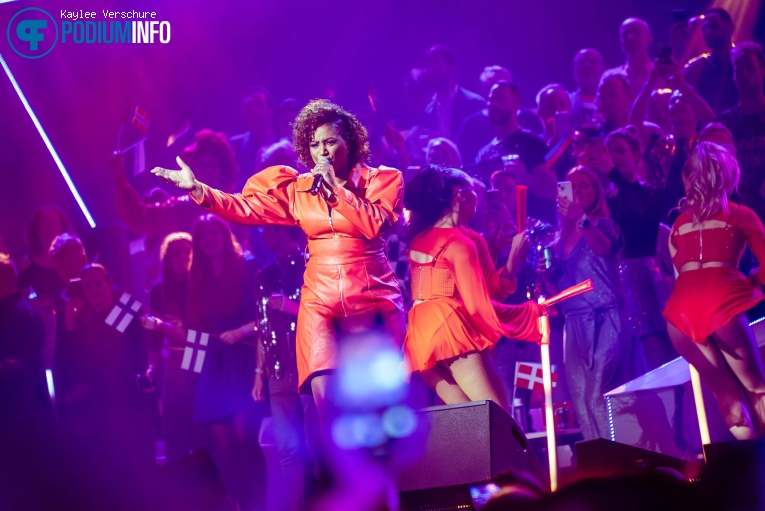 Edsilia Rombley op Het Grote songfestivalfeest - 16/11 - Ziggo Dome foto