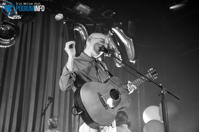 Bombay Bicycle Club op Bombay Bicycle Club - 28/11 - Melkweg foto