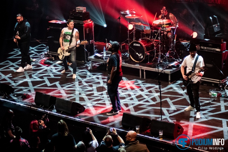 End It op Stick to your Guns - 04/12 - TivoliVredenburg foto