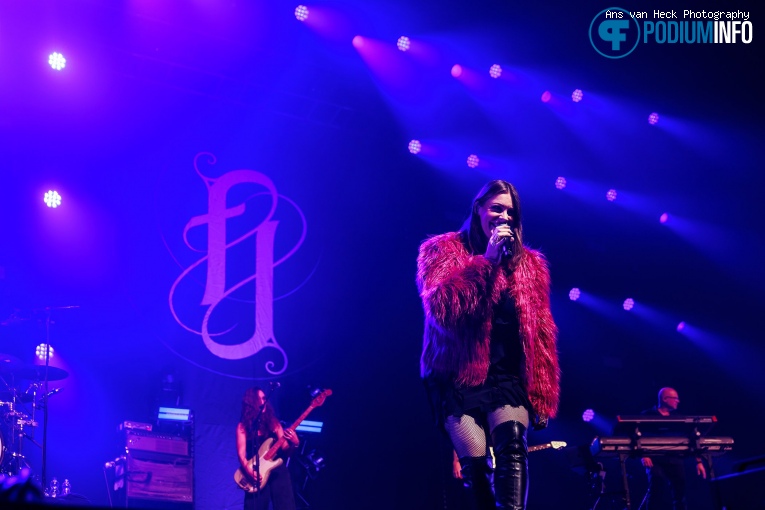 Floor Jansen op Floor Jansen - 08/12 - AFAS Live foto