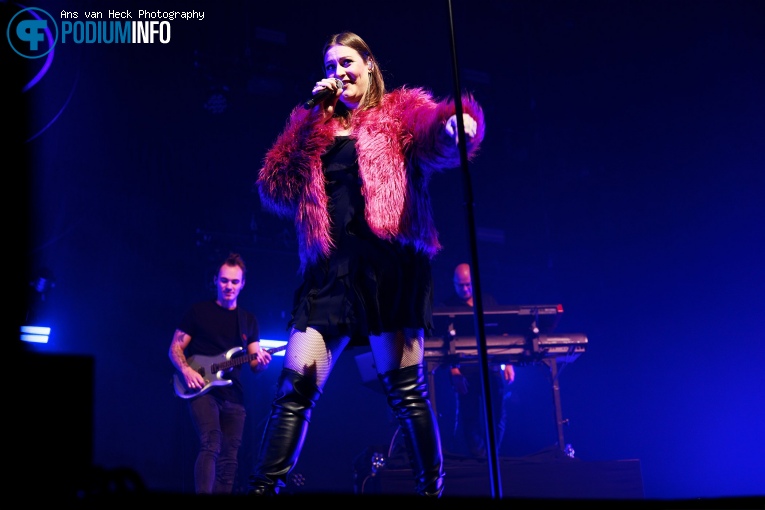 Floor Jansen op Floor Jansen - 08/12 - AFAS Live foto