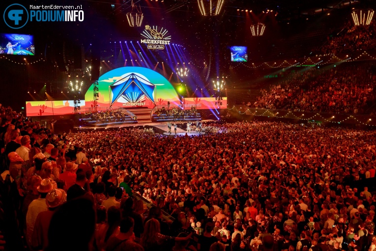 Jannes op Muziekfeest Van Het Jaar 2023 - 08/12 - Ziggo Dome foto