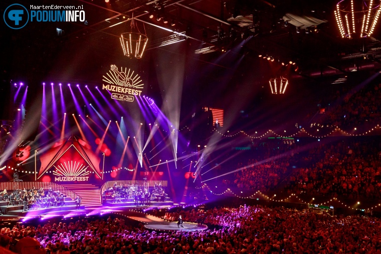 Jeroen van der Boom op Muziekfeest Van Het Jaar 2023 - 08/12 - Ziggo Dome foto