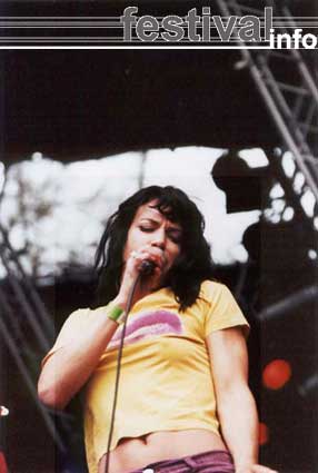 Ellen ten Damme op Bevrijdingspop Haarlem 2001 foto